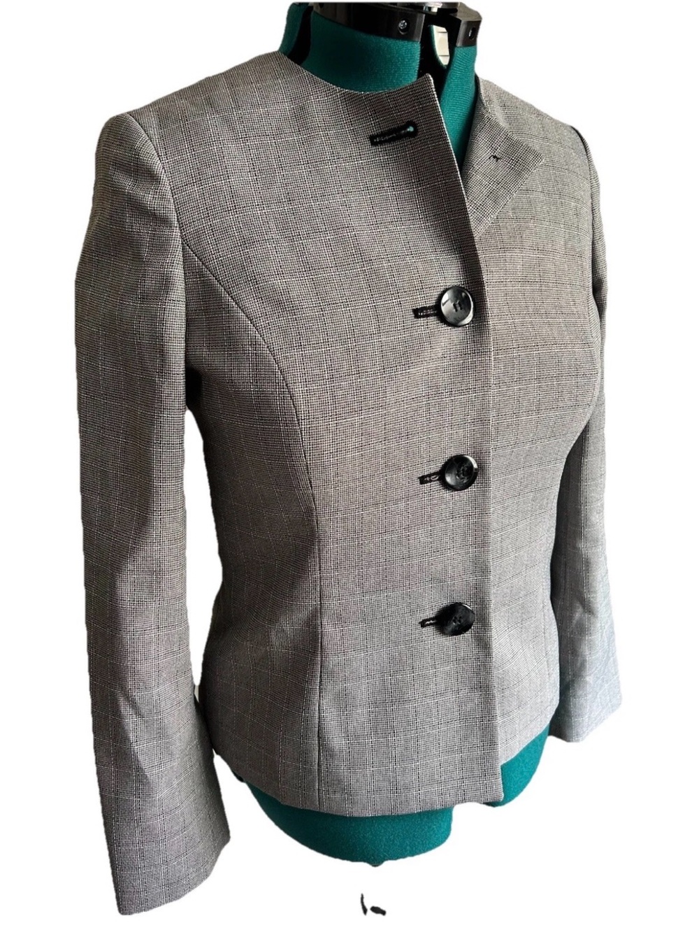 Le Suit Gray Tailored Blazer Jacket Size 8 Career Chic Minimalist Workwear